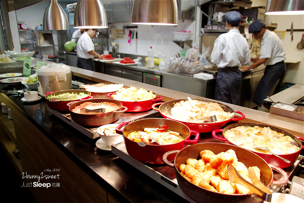 [親子飯店。花蓮] 花蓮捷絲旅 Hape 家庭房～商務旅館 x 原木玩具～ 住進花蓮捷絲旅 Hape 家庭房還需要出門玩嗎? @兔兒毛毛姊妹花