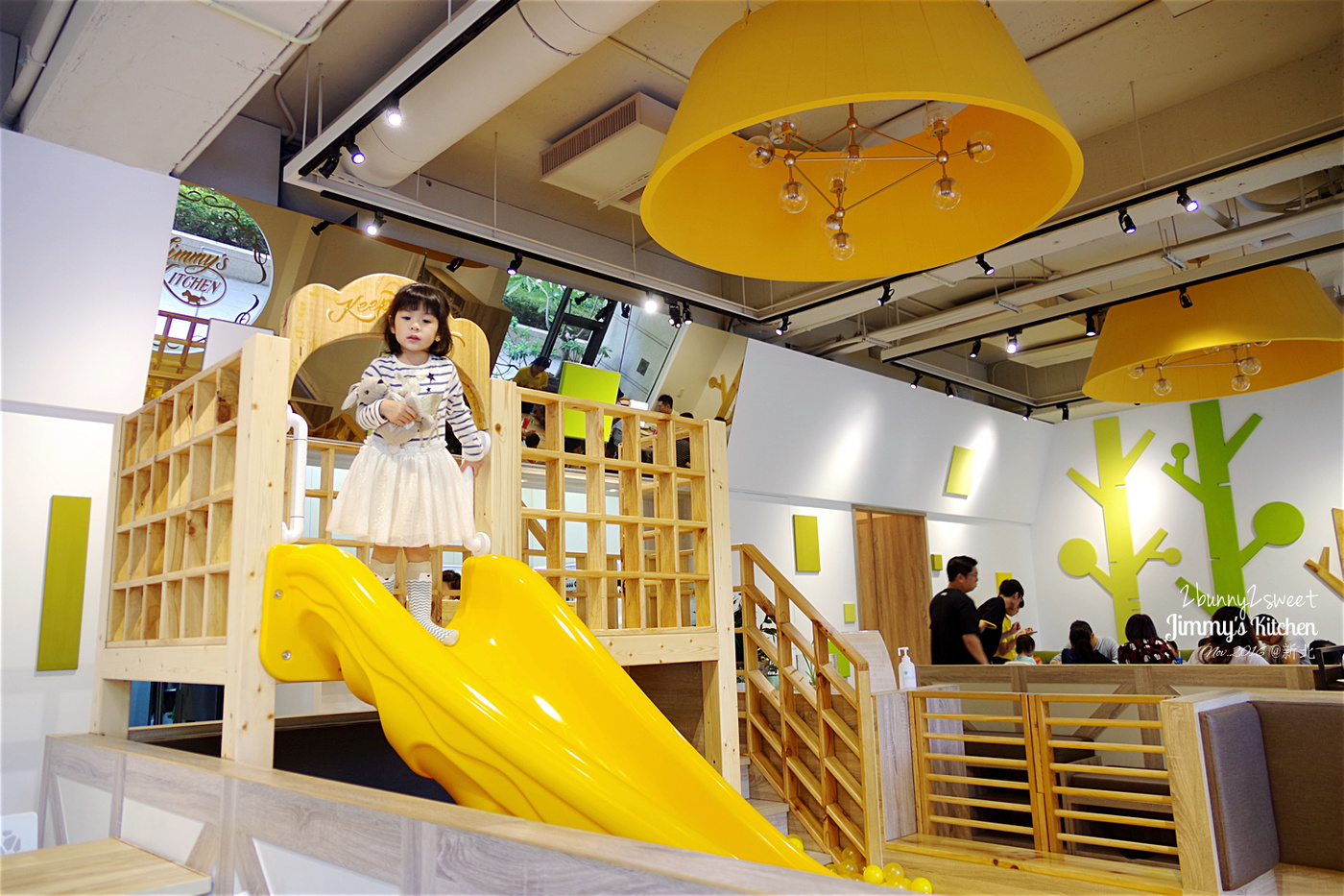 [親子餐廳。新北] 吉米廚房 北大店～精緻小巧球池滑梯 x平價美味義大利麵～孩子玩翻天 @兔兒毛毛姊妹花
