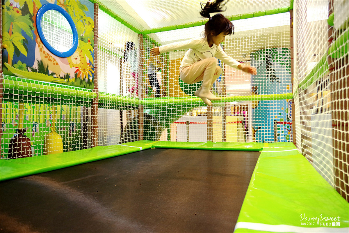 [台北。室內樂園] FEBO飛寶室內遊戲樂園京華城館～跳跳床x大球池x互動滑梯x滑輪垂降x決明子沙坑~讓孩子邊玩樂邊訓練體能 @兔兒毛毛姊妹花