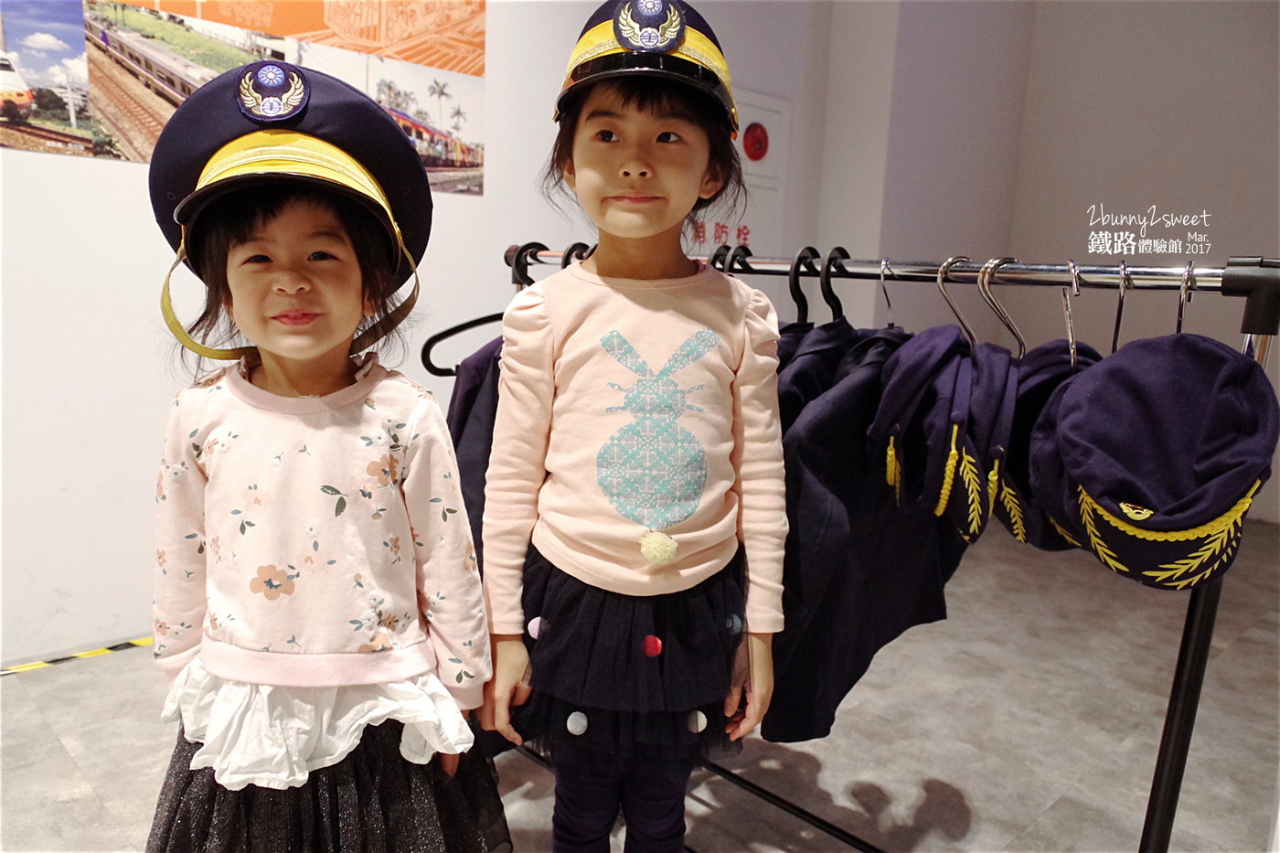 [台北。親子展覽] 台鐵小站長制服 x 擬真動力小火車 x 拼拼木鐵道紀念 DIY ~台鐵與JR四國鐵道友好紀念一週年活動＠期間限定的松山車站鐵路體驗館 (已結束, 2017.0225-2017.0409) @兔兒毛毛姊妹花