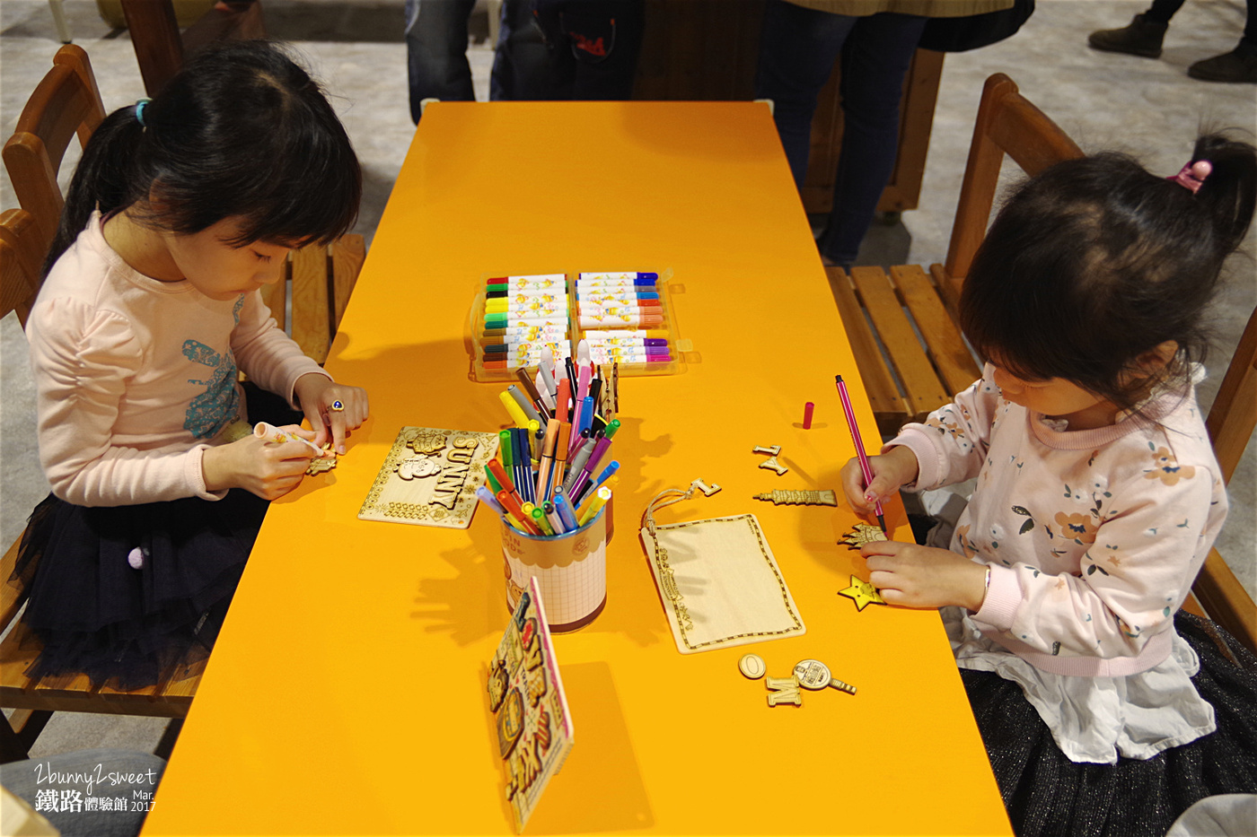 [台北。親子展覽] 台鐵小站長制服 x 擬真動力小火車 x 拼拼木鐵道紀念 DIY ~台鐵與JR四國鐵道友好紀念一週年活動＠期間限定的松山車站鐵路體驗館 (已結束, 2017.0225-2017.0409) @兔兒毛毛姊妹花