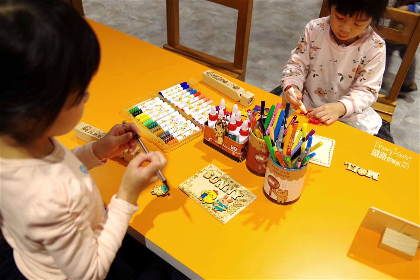 [台北。親子展覽] 台鐵小站長制服 x 擬真動力小火車 x 拼拼木鐵道紀念 DIY ~台鐵與JR四國鐵道友好紀念一週年活動＠期間限定的松山車站鐵路體驗館 (已結束, 2017.0225-2017.0409) @兔兒毛毛姊妹花