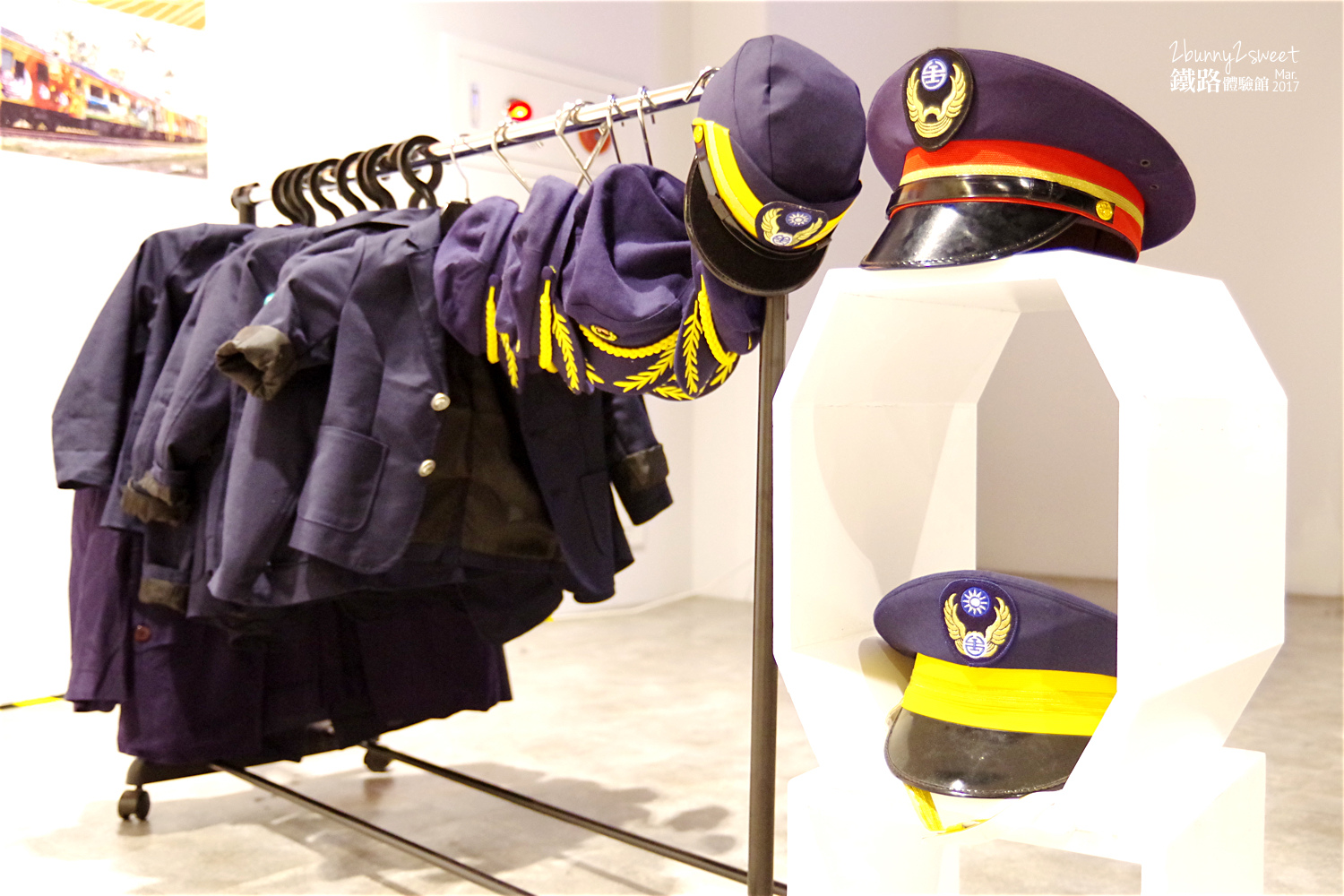 [台北。親子展覽] 台鐵小站長制服 x 擬真動力小火車 x 拼拼木鐵道紀念 DIY ~台鐵與JR四國鐵道友好紀念一週年活動＠期間限定的松山車站鐵路體驗館 (已結束, 2017.0225-2017.0409) @兔兒毛毛姊妹花