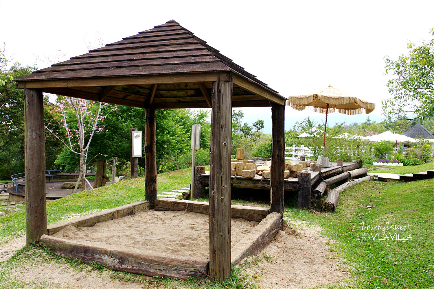[親子旅遊。苗栗] VilaVilla 魔法莊園~小木屋、翹翹板、溜滑梯、沙坑積木～大人小孩都愛的北歐風森林遊樂場 @兔兒毛毛姊妹花