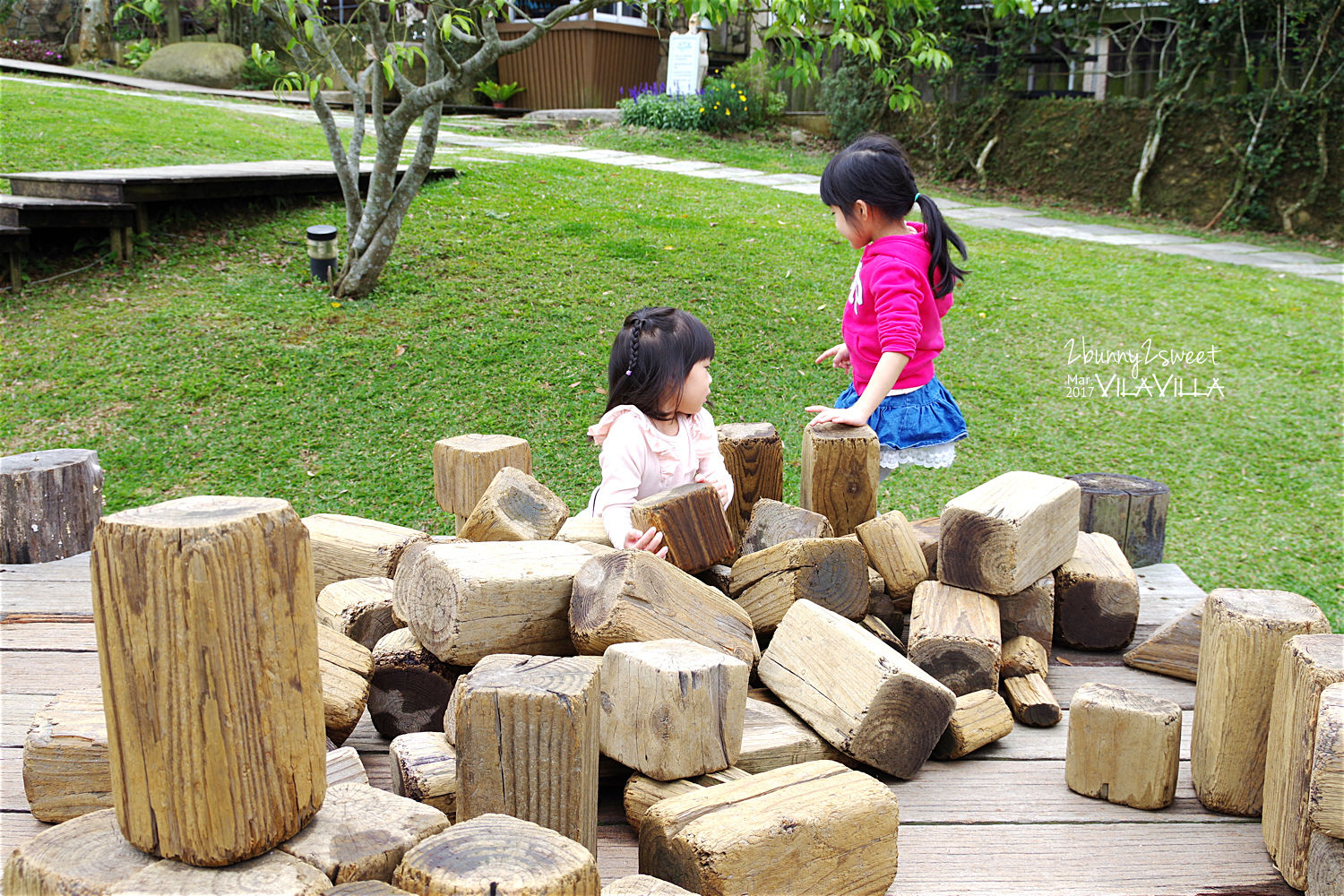 [親子旅遊。苗栗] VilaVilla 魔法莊園~小木屋、翹翹板、溜滑梯、沙坑積木～大人小孩都愛的北歐風森林遊樂場 @兔兒毛毛姊妹花