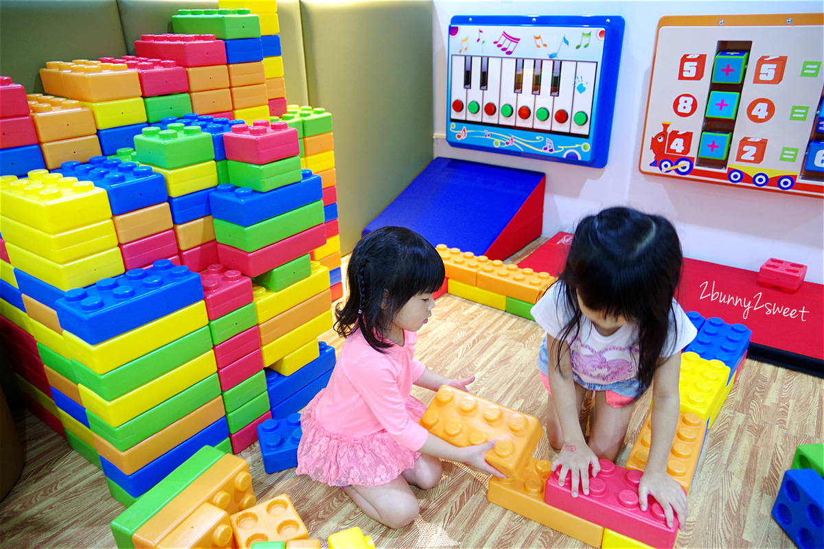 [台北。室內樂園] 奇樂多親子樂園～不只球池、滑梯、扮家家，還有迷你賽道可以騎馬~CITYLINK 南港店裡小而美的室內遊樂園｜雨天景點｜室內景點 @兔兒毛毛姊妹花