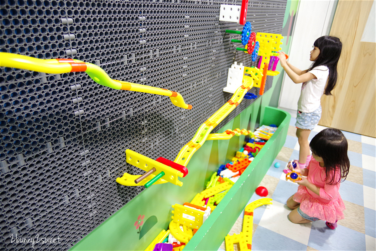 [台北。室內樂園] 奇樂多親子樂園～不只球池、滑梯、扮家家，還有迷你賽道可以騎馬~CITYLINK 南港店裡小而美的室內遊樂園｜雨天景點｜室內景點 @兔兒毛毛姊妹花