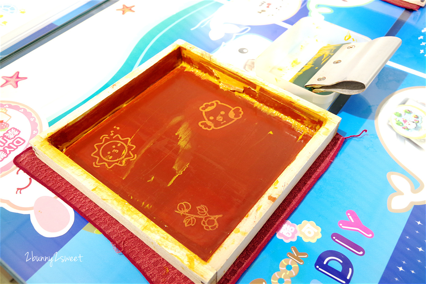 [親子旅遊。雲林] 毛巾美術展 x 可愛造型毛巾 DIY～賣毛巾也賣蛋糕的 iicake 雲林蛋糕毛巾咖啡館~雲林虎尾免費景點｜觀光工廠 @兔兒毛毛姊妹花