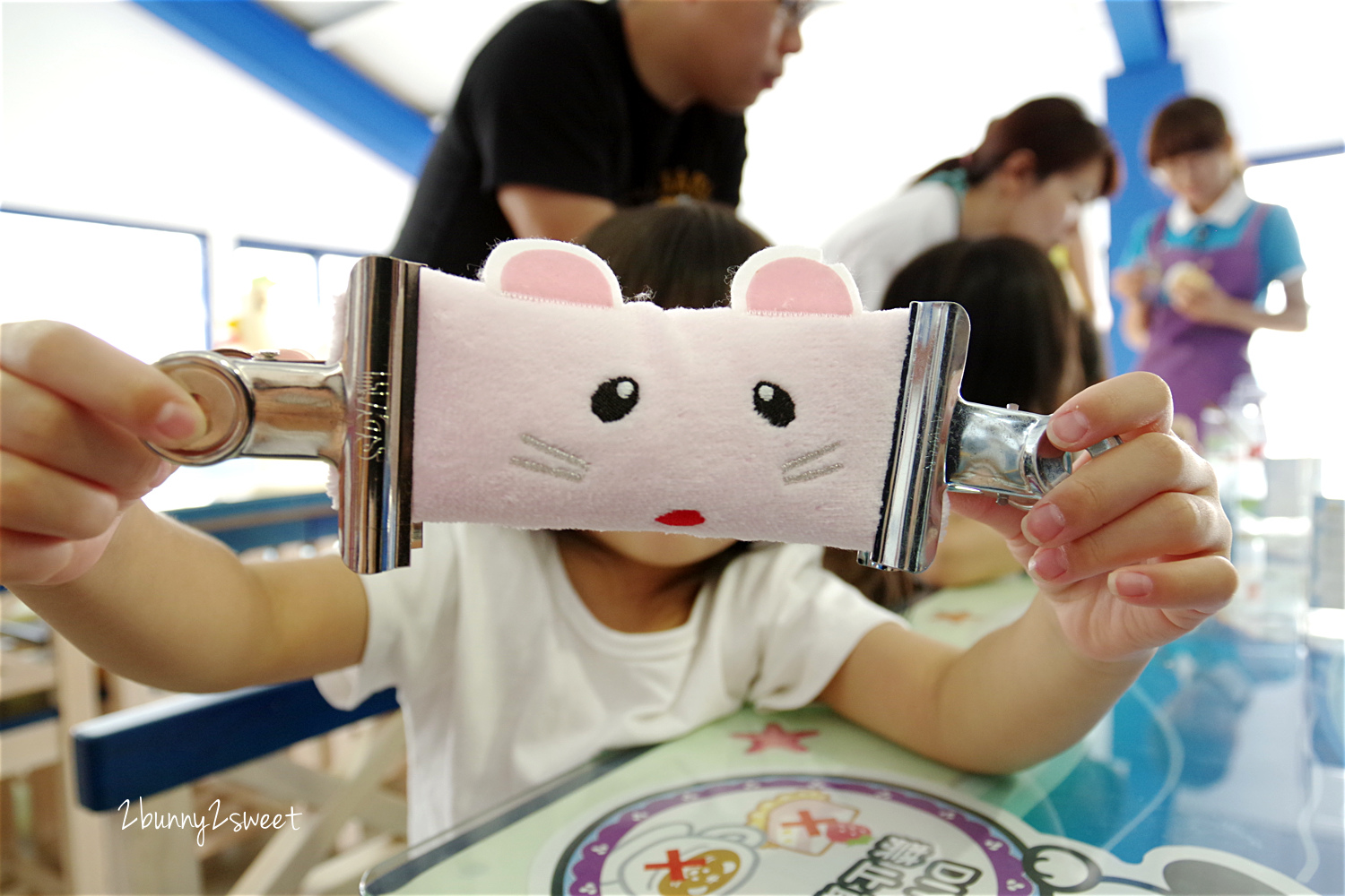 [親子旅遊。雲林] 毛巾美術展 x 可愛造型毛巾 DIY～賣毛巾也賣蛋糕的 iicake 雲林蛋糕毛巾咖啡館~雲林虎尾免費景點｜觀光工廠 @兔兒毛毛姊妹花