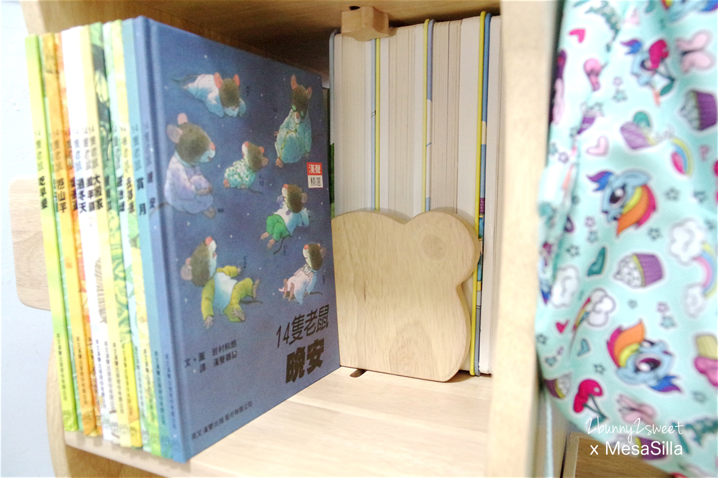 [好物。體驗] Mesasilla 實木旋轉書櫃～不僅方便幼兒拿取書籍物品，更讓小角落發揮最大收納效益 @兔兒毛毛姊妹花
