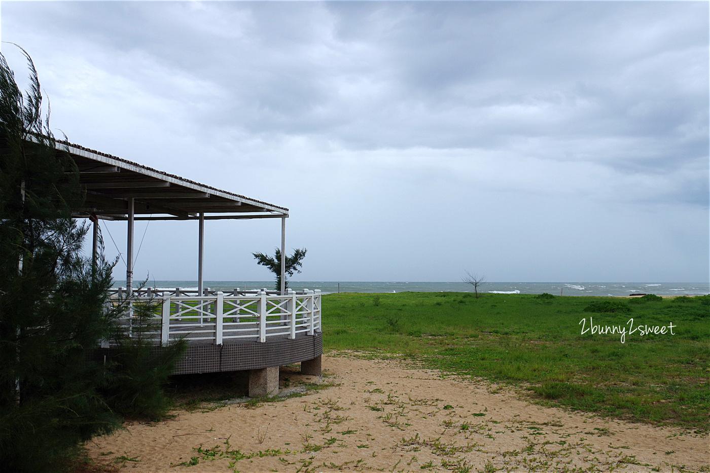 [景觀餐廳。澎湖] 不只有無敵海景，還能直通沙灘的海景餐廳～白灣景觀餐廳～望著海景喝飲料、吃海鮮好速嘻｜親子友善｜兒童餐 @兔兒毛毛姊妹花