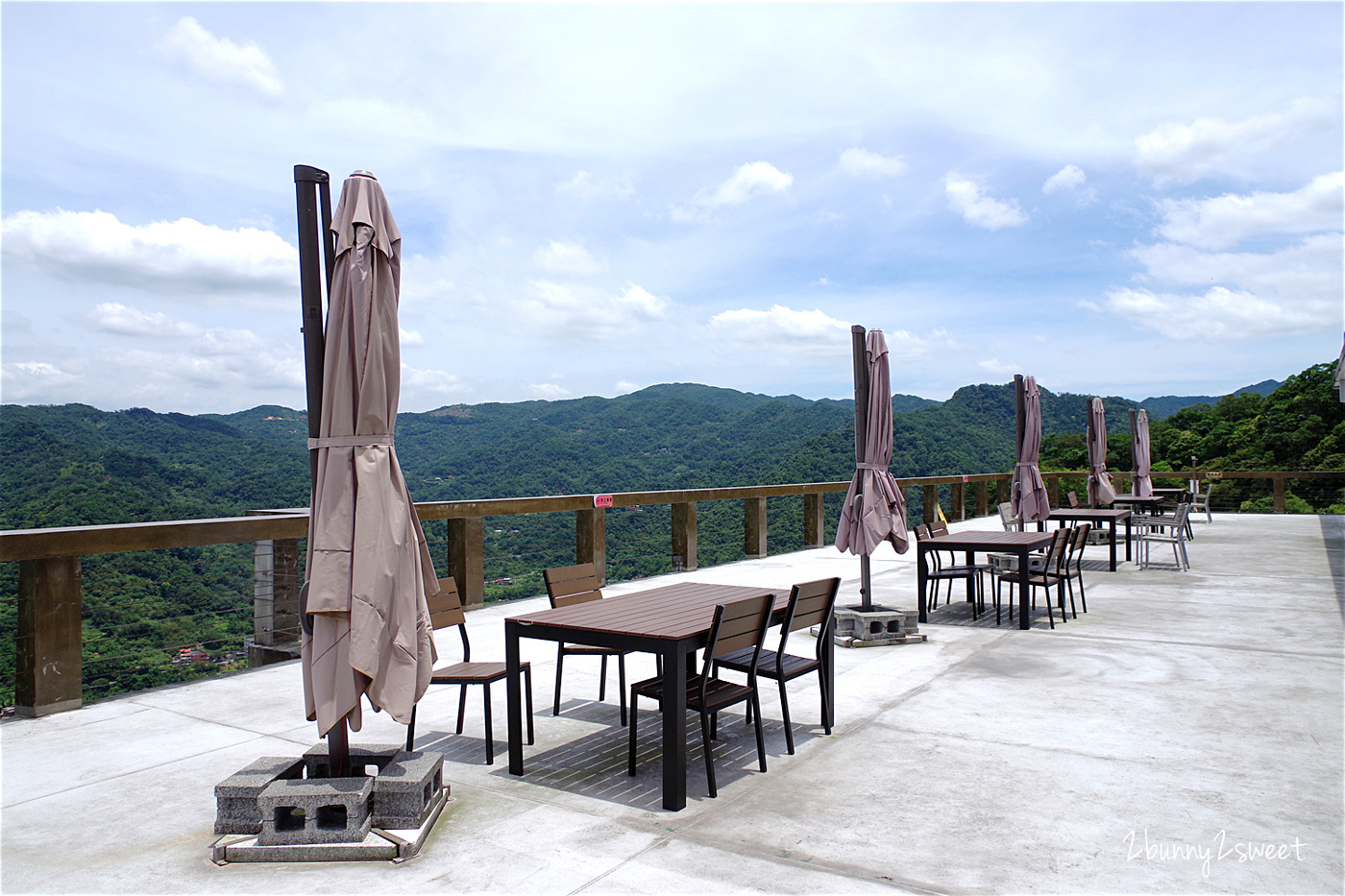 [新北。景觀餐廳] LOFT17森活休閒園區～石碇山嵐美景 x 美味無菜單料理 x 好好拍藝文空間 x 室內兒童遊戲區～適合闔家聚餐的好地方 @兔兒毛毛姊妹花