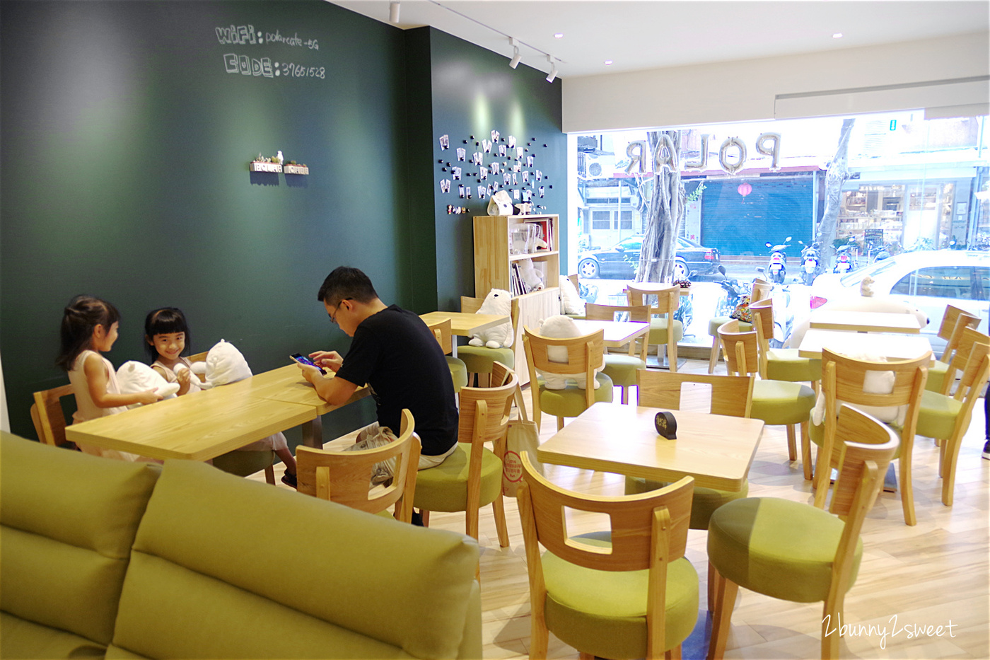 [台北。咖啡廳] POLAR CAFE ~北極熊不只躲在咖啡廳各個角落，還漂浮在飲料上～超療癒北極熊主題咖啡廳｜IG熱門咖啡廳｜民生社區 @兔兒毛毛姊妹花