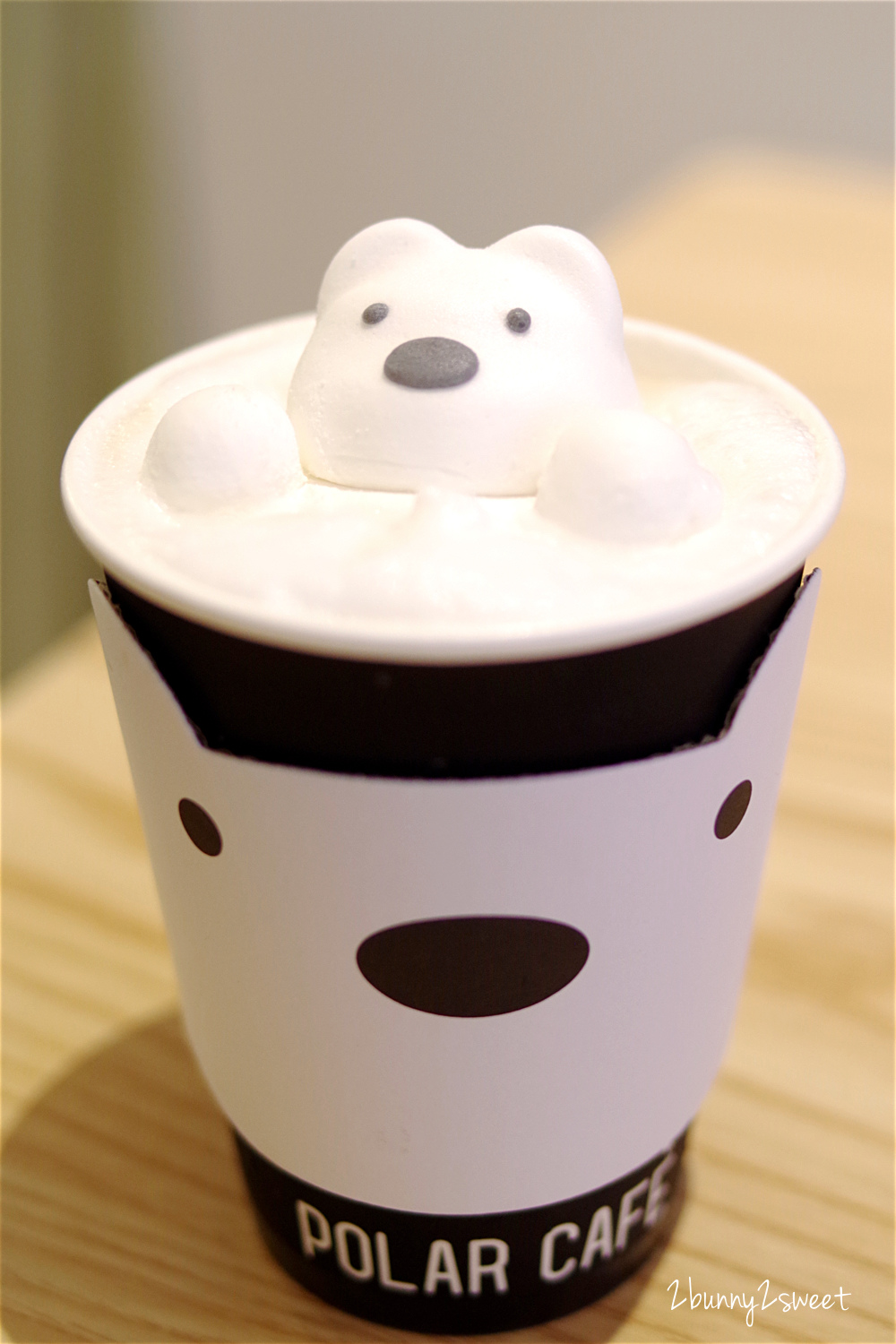 [台北。咖啡廳] POLAR CAFE ~北極熊不只躲在咖啡廳各個角落，還漂浮在飲料上～超療癒北極熊主題咖啡廳｜IG熱門咖啡廳｜民生社區 @兔兒毛毛姊妹花