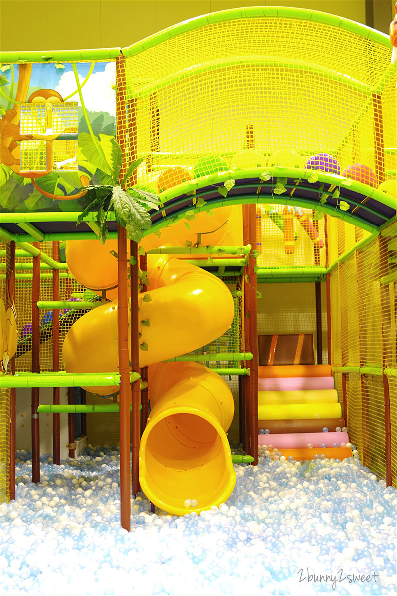 [台中。親子餐廳] 小飛親子遊樂園 x 恐龍巨無霸氣墊樂園 x Nick’s 尼可拉斯餐廳～拓展攀爬、球池滑梯、甩尾賽車一次滿足的超大空間內樂園，還有巨無霸氣墊進駐 @兔兒毛毛姊妹花
