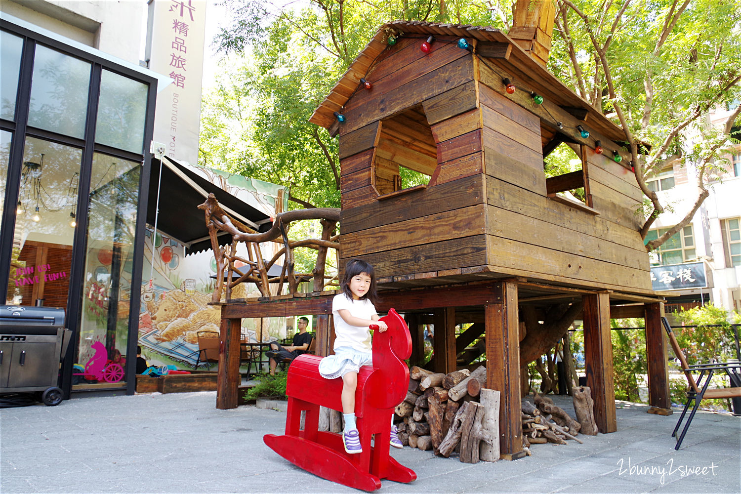 台中親子餐廳》熊吧餐酒館 Bear Bar Bistro～好好拍的熊熊主題餐廳，附設室內外兒童遊戲區～旋轉溜滑梯x沙坑x樹屋x家家酒～大人吃得開心、小孩玩得盡興 @兔兒毛毛姊妹花