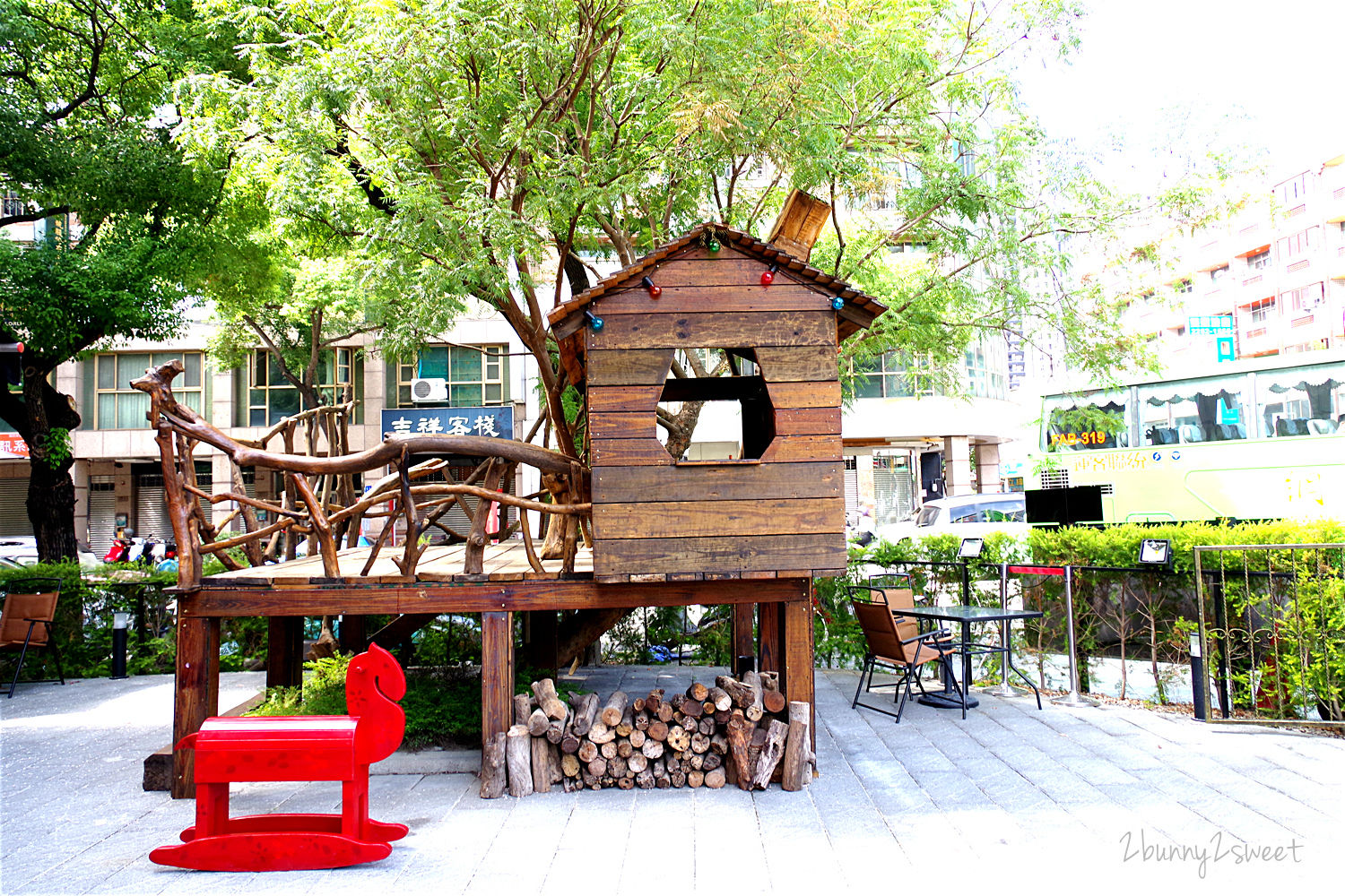 台中親子餐廳》熊吧餐酒館 Bear Bar Bistro～好好拍的熊熊主題餐廳，附設室內外兒童遊戲區～旋轉溜滑梯x沙坑x樹屋x家家酒～大人吃得開心、小孩玩得盡興 @兔兒毛毛姊妹花