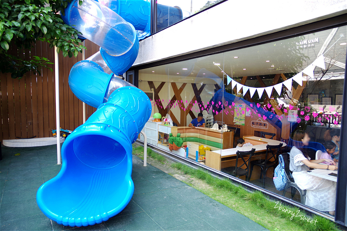 台中親子餐廳》熊吧餐酒館 Bear Bar Bistro～好好拍的熊熊主題餐廳，附設室內外兒童遊戲區～旋轉溜滑梯x沙坑x樹屋x家家酒～大人吃得開心、小孩玩得盡興 @兔兒毛毛姊妹花