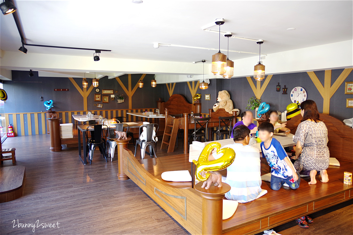 台中親子餐廳》熊吧餐酒館 Bear Bar Bistro～好好拍的熊熊主題餐廳，附設室內外兒童遊戲區～旋轉溜滑梯x沙坑x樹屋x家家酒～大人吃得開心、小孩玩得盡興 @兔兒毛毛姊妹花