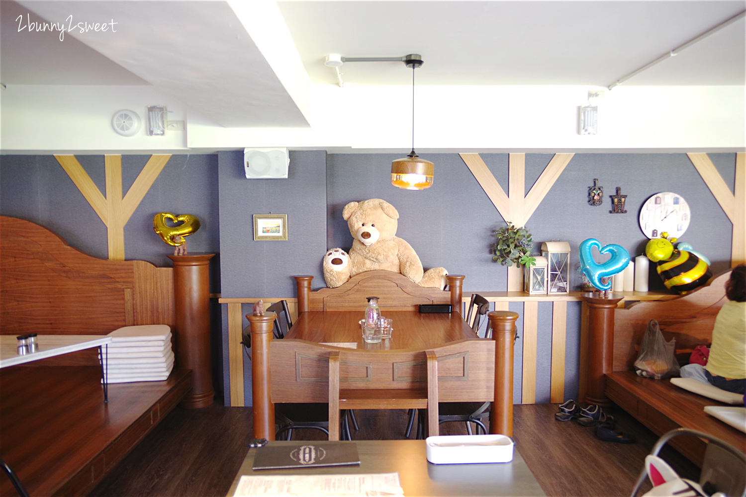 台中親子餐廳》熊吧餐酒館 Bear Bar Bistro～好好拍的熊熊主題餐廳，附設室內外兒童遊戲區～旋轉溜滑梯x沙坑x樹屋x家家酒～大人吃得開心、小孩玩得盡興 @兔兒毛毛姊妹花