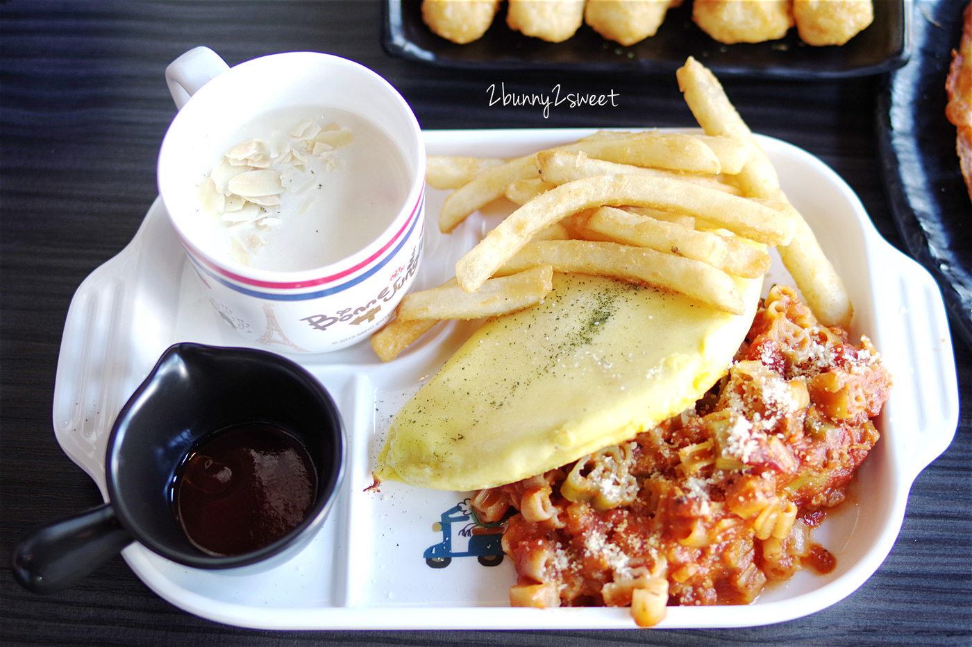 台中親子餐廳》熊吧餐酒館 Bear Bar Bistro～好好拍的熊熊主題餐廳，附設室內外兒童遊戲區～旋轉溜滑梯x沙坑x樹屋x家家酒～大人吃得開心、小孩玩得盡興 @兔兒毛毛姊妹花