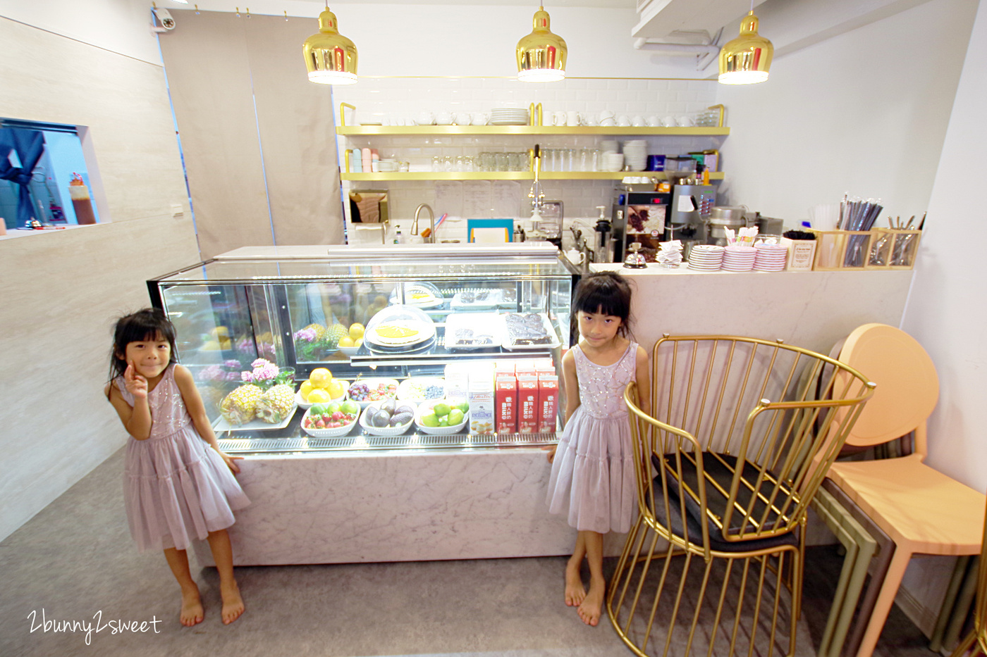 台北親子餐廳》Minime Kids Cafe 親子餐廳～韓系精緻夢幻遊戲區 x 超美味韓式年糕炸雞～台北東區超夢幻親子餐廳 @兔兒毛毛姊妹花
