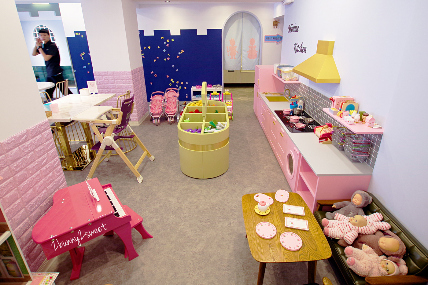 台北親子餐廳》Minime Kids Cafe 親子餐廳～韓系精緻夢幻遊戲區 x 超美味韓式年糕炸雞～台北東區超夢幻親子餐廳 @兔兒毛毛姊妹花