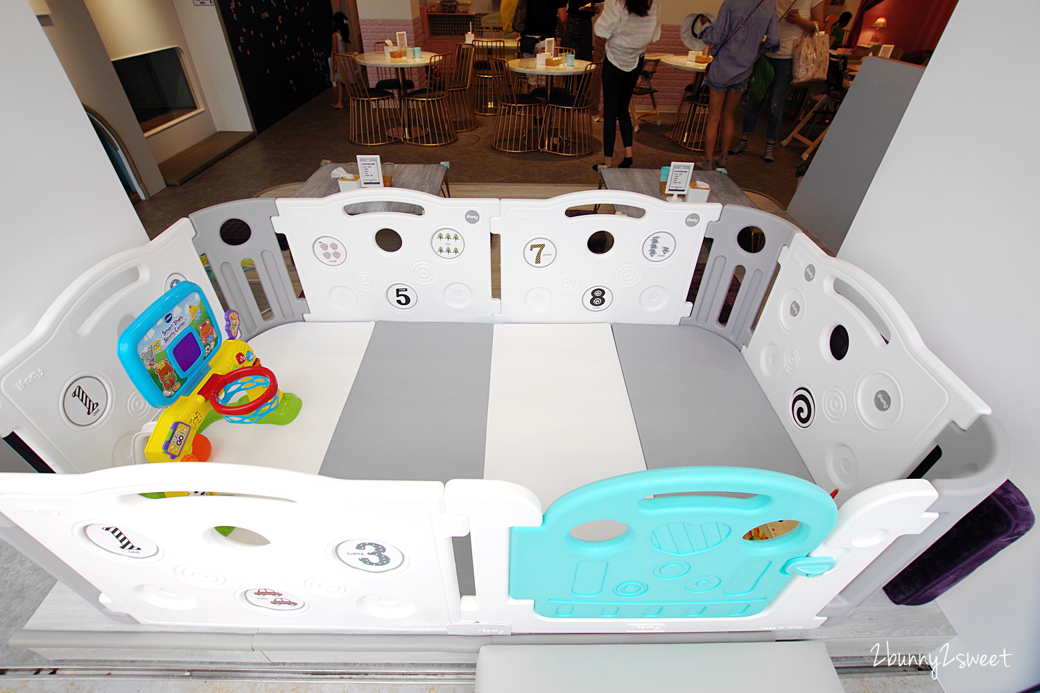 台北親子餐廳》Minime Kids Cafe 親子餐廳～韓系精緻夢幻遊戲區 x 超美味韓式年糕炸雞～台北東區超夢幻親子餐廳 @兔兒毛毛姊妹花