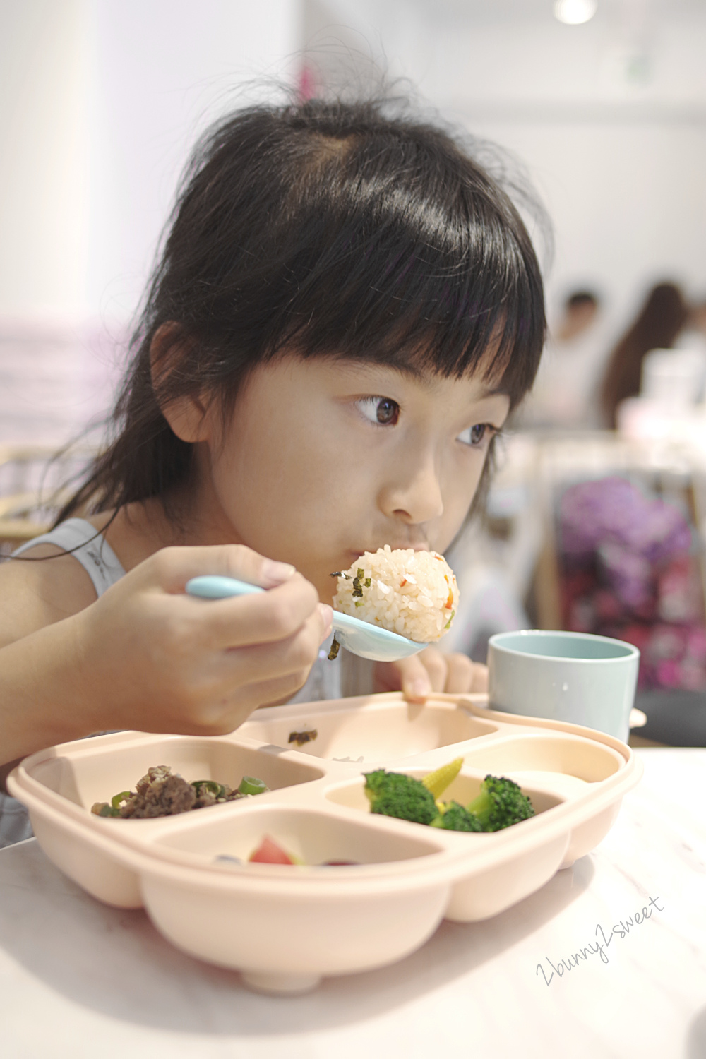 台北親子餐廳》Minime Kids Cafe 親子餐廳～韓系精緻夢幻遊戲區 x 超美味韓式年糕炸雞～台北東區超夢幻親子餐廳 @兔兒毛毛姊妹花