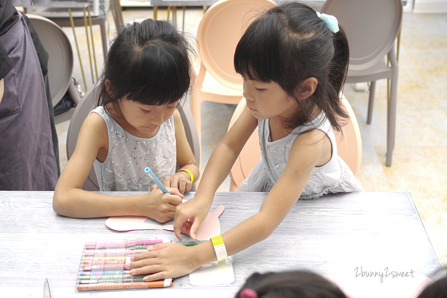 台北親子餐廳》Minime Kids Cafe 親子餐廳～韓系精緻夢幻遊戲區 x 超美味韓式年糕炸雞～台北東區超夢幻親子餐廳 @兔兒毛毛姊妹花