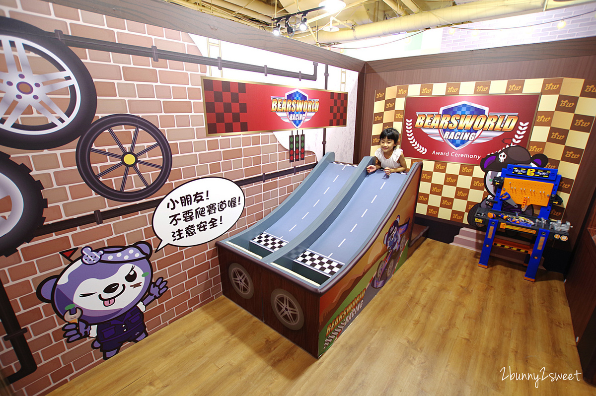 [桃園。室內樂園] 貝兒絲樂園 英倫小鎮主題館～把英倫街道搬進室內樂園，異國風角色扮演扮家家、歡樂球池溜滑梯和溜索鞦韆、潔白米粒沙坑，還結合兒童美髮｜桃園室內景點｜雨天景點 @兔兒毛毛姊妹花