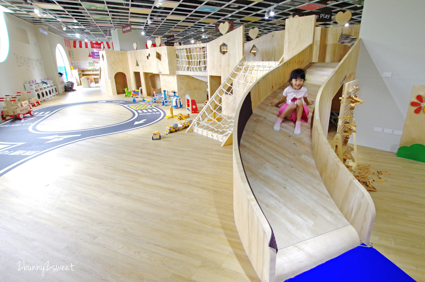 [新竹。室內樂園] 木樂地 Muledy 竹北旗艦館~原木高質感 15 大主題遊戲區～超大沙坑、木質玩具、城堡滑梯、公主禮服…還附設爸爸休息專區～最豪華頂級的親子室內樂園｜雨天景點｜室內景點 @兔兒毛毛姊妹花