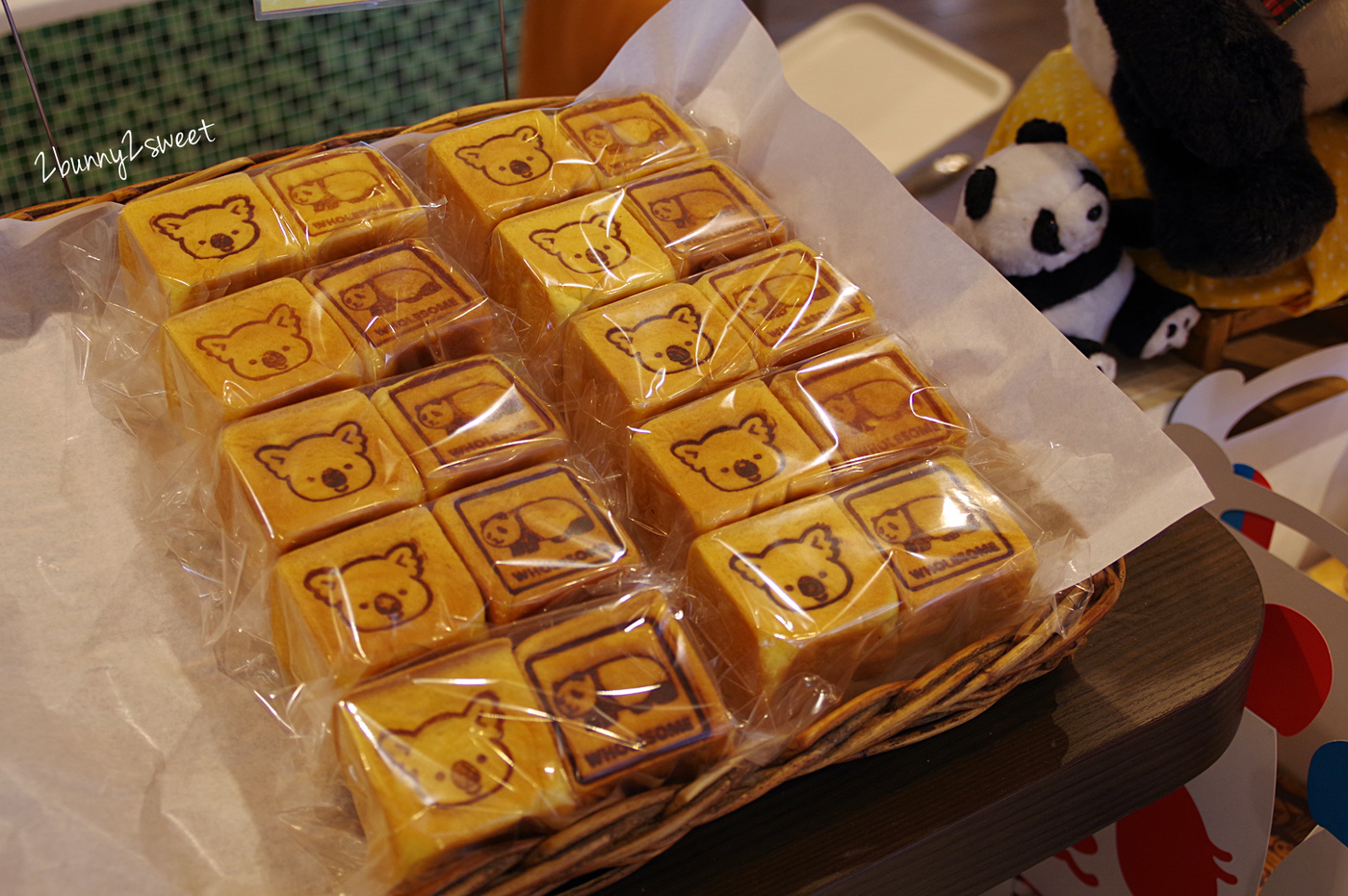 [東京｜上野｜特色美食] WHOLESOME 上野公園 L&rsquo;UENO店~ LOTTERIA x LOTTE 樂天小熊超卡哇伊動物麵包坊，還有超可愛動物用餐區、蛋糕、儂特利速食、義大利麵、拉麵的複合式餐廳～親子用餐好去處｜上野早餐 @兔兒毛毛姊妹花