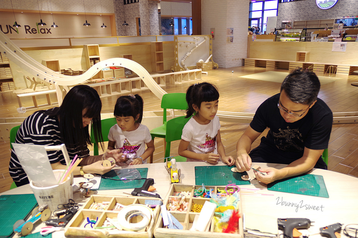 [台北。室內樂園] STEAM LAND～無動力軌道車、Strawbees 立體吸管建築、紙箱城堡、軌道球和多種積木～透過手作 DIY 和遊戲來學科學玩創意的好地方｜室內景點｜雨天景點 @兔兒毛毛姊妹花