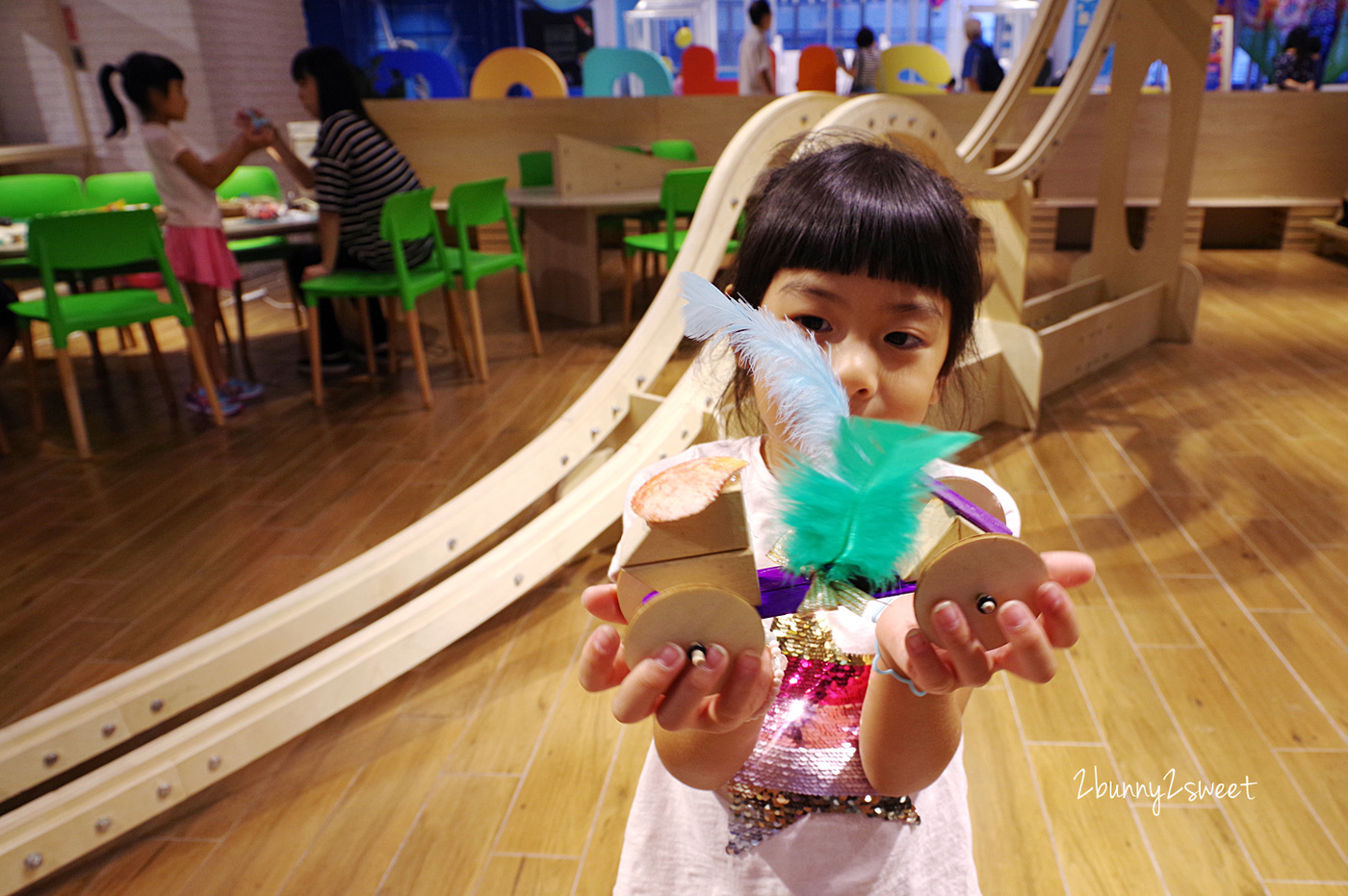 [台北。室內樂園] STEAM LAND～無動力軌道車、Strawbees 立體吸管建築、紙箱城堡、軌道球和多種積木～透過手作 DIY 和遊戲來學科學玩創意的好地方｜室內景點｜雨天景點 @兔兒毛毛姊妹花