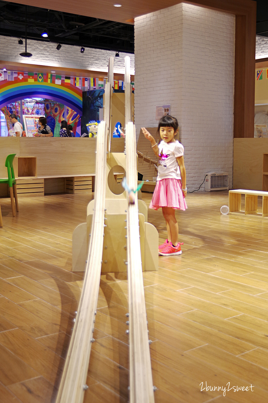 [台北。室內樂園] STEAM LAND～無動力軌道車、Strawbees 立體吸管建築、紙箱城堡、軌道球和多種積木～透過手作 DIY 和遊戲來學科學玩創意的好地方｜室內景點｜雨天景點 @兔兒毛毛姊妹花