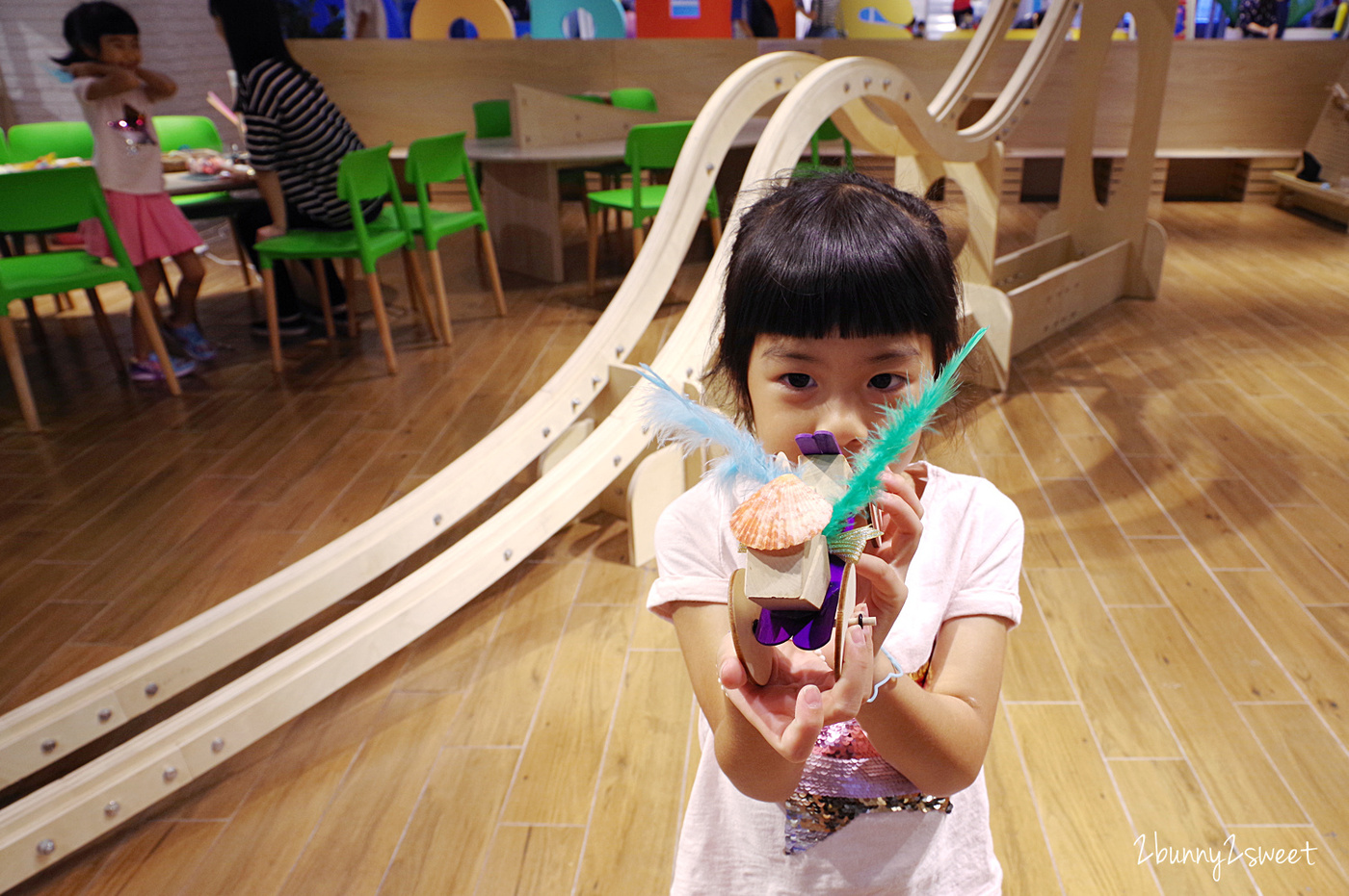 [台北。室內樂園] STEAM LAND～無動力軌道車、Strawbees 立體吸管建築、紙箱城堡、軌道球和多種積木～透過手作 DIY 和遊戲來學科學玩創意的好地方｜室內景點｜雨天景點 @兔兒毛毛姊妹花
