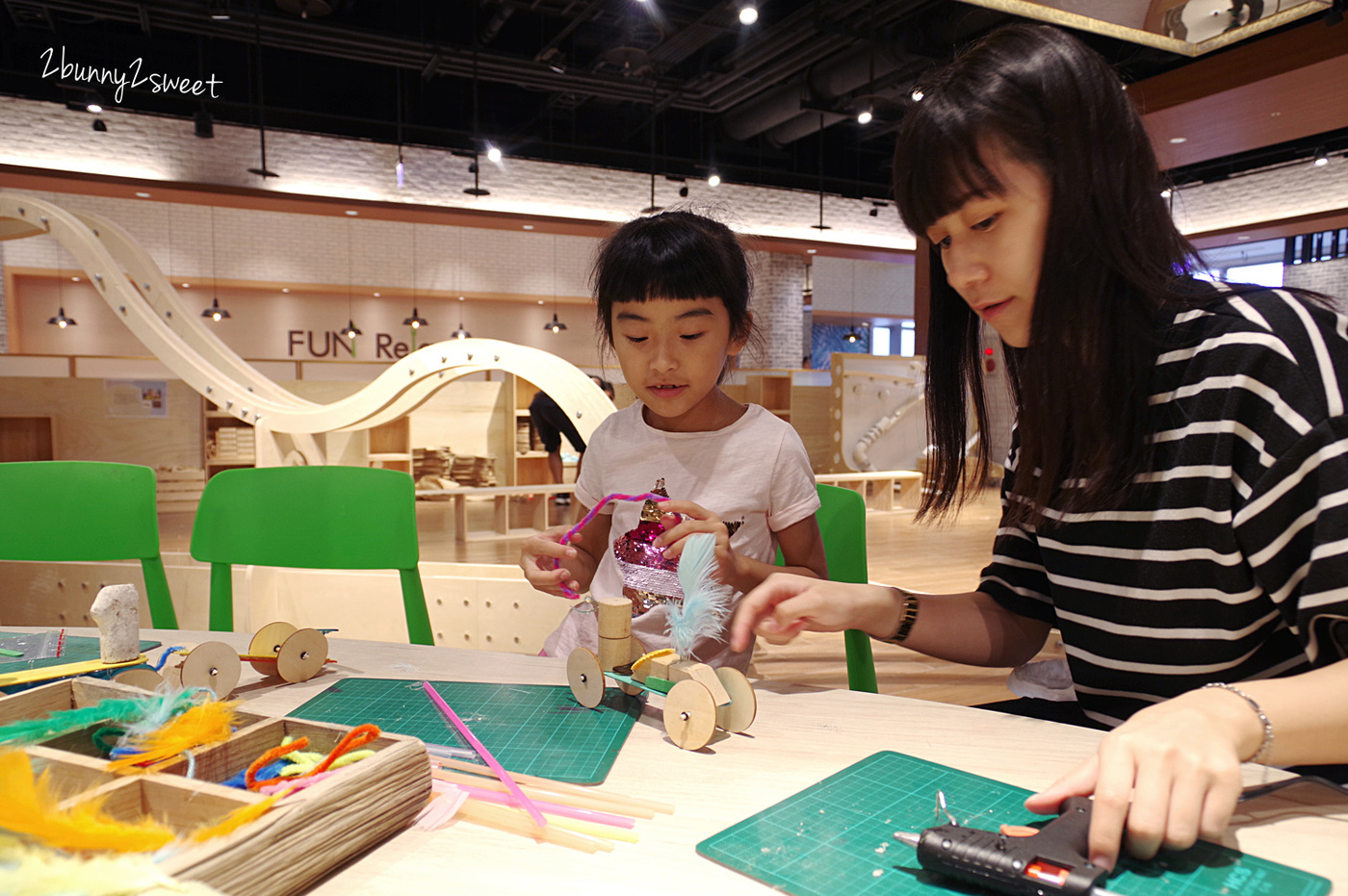 [台北。室內樂園] STEAM LAND～無動力軌道車、Strawbees 立體吸管建築、紙箱城堡、軌道球和多種積木～透過手作 DIY 和遊戲來學科學玩創意的好地方｜室內景點｜雨天景點 @兔兒毛毛姊妹花