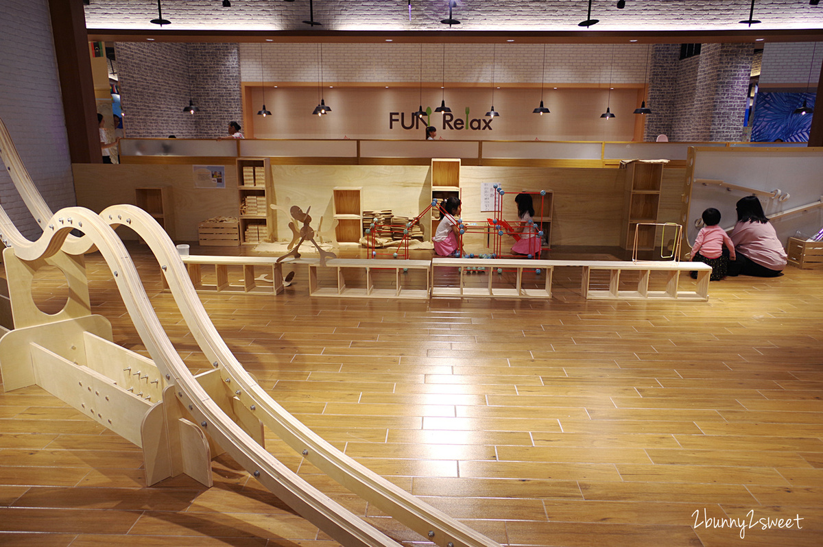 [台北。室內樂園] STEAM LAND～無動力軌道車、Strawbees 立體吸管建築、紙箱城堡、軌道球和多種積木～透過手作 DIY 和遊戲來學科學玩創意的好地方｜室內景點｜雨天景點 @兔兒毛毛姊妹花