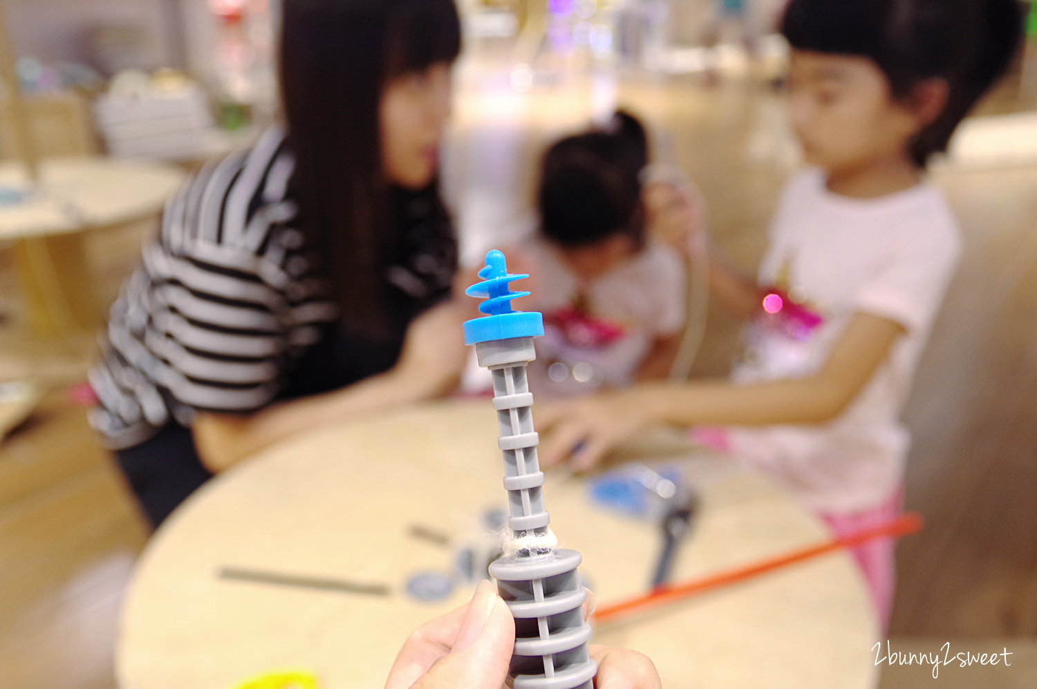 [台北。室內樂園] STEAM LAND～無動力軌道車、Strawbees 立體吸管建築、紙箱城堡、軌道球和多種積木～透過手作 DIY 和遊戲來學科學玩創意的好地方｜室內景點｜雨天景點 @兔兒毛毛姊妹花