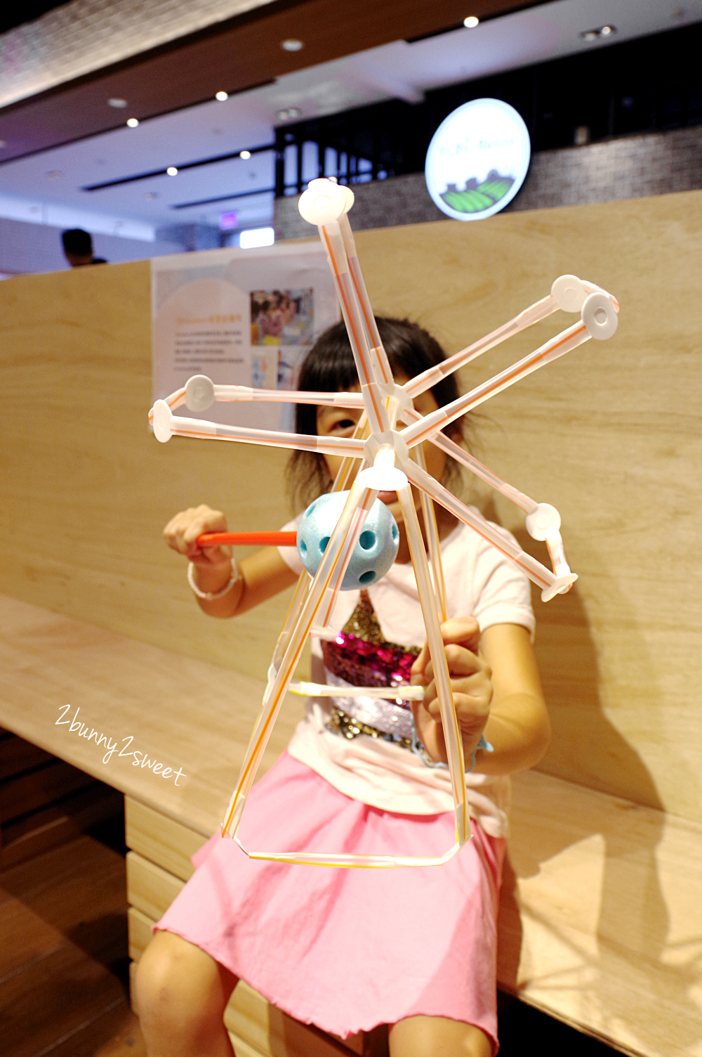 [台北。室內樂園] STEAM LAND～無動力軌道車、Strawbees 立體吸管建築、紙箱城堡、軌道球和多種積木～透過手作 DIY 和遊戲來學科學玩創意的好地方｜室內景點｜雨天景點 @兔兒毛毛姊妹花