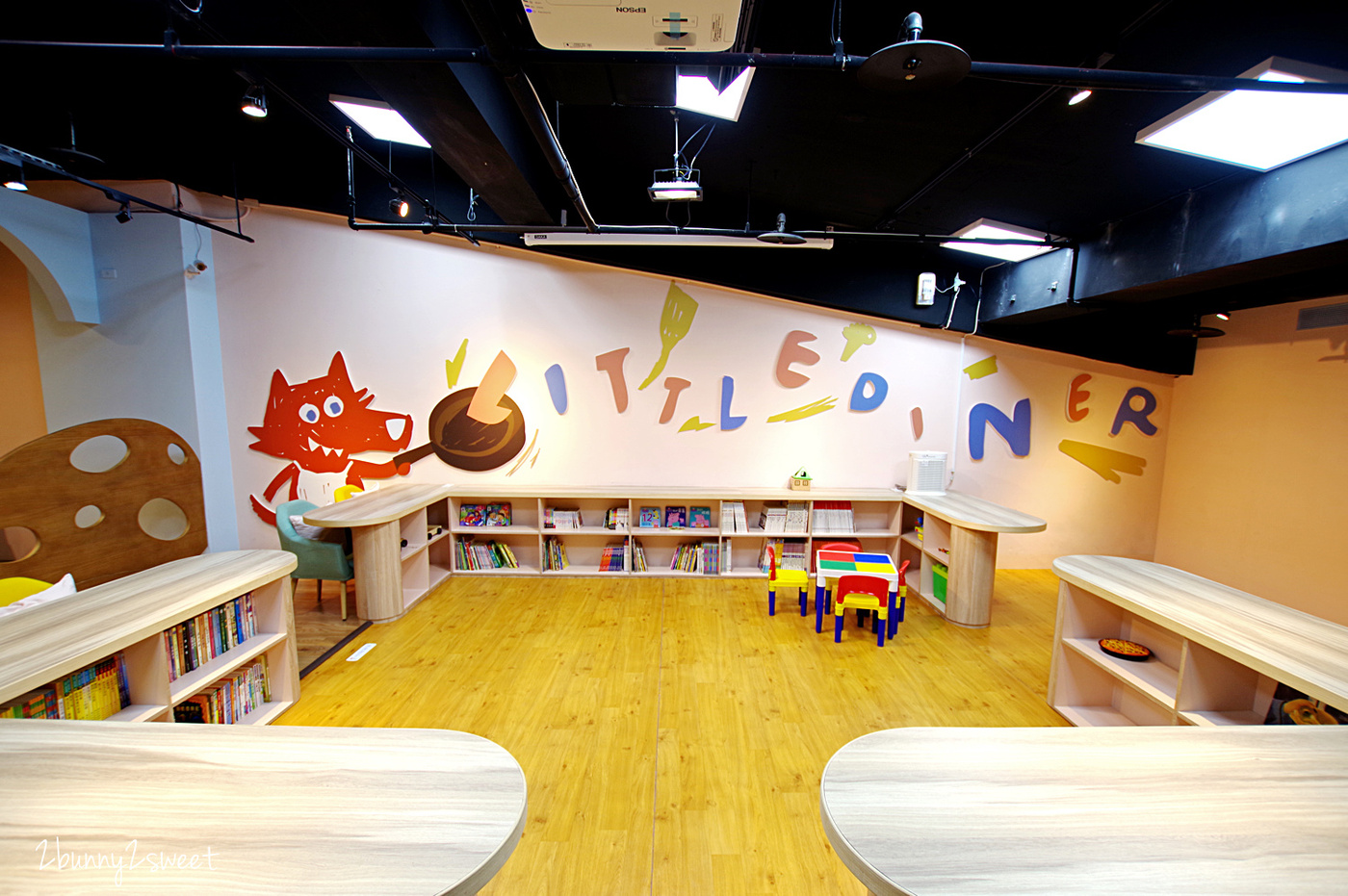 [台中。親子餐廳] 小食課 Little Diner 親子友善廚房～PIZZA、鬆餅、鮮果汁，自己的餐點自己做～注重食育、採用產銷履歷完整新鮮優質食材做美味料理的高質感親子餐廳 (玩劇島旁) @兔兒毛毛姊妹花