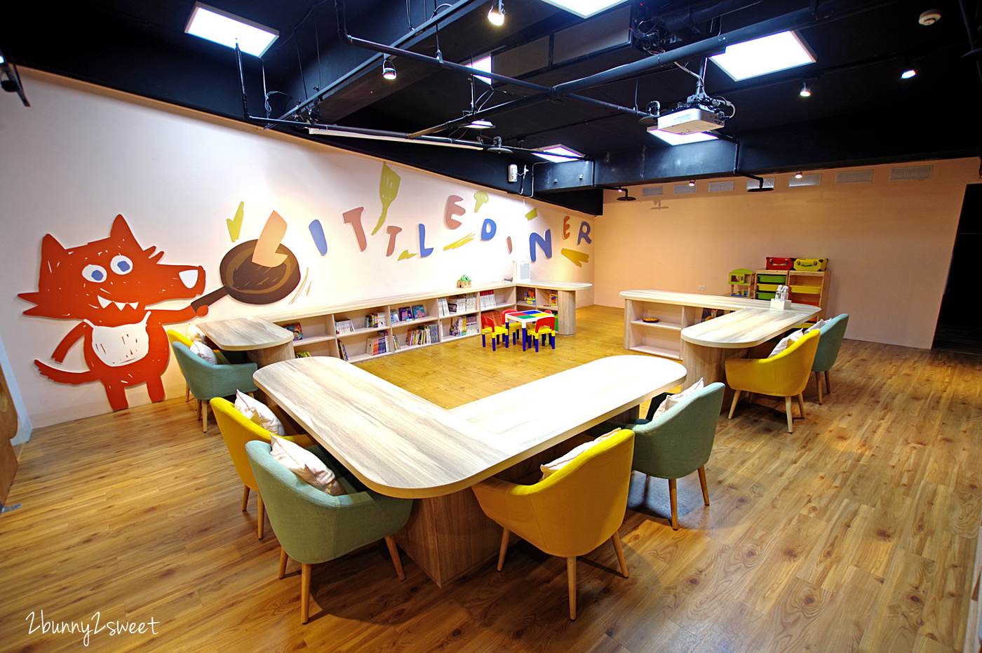 [台中。親子餐廳] 小食課 Little Diner 親子友善廚房～PIZZA、鬆餅、鮮果汁，自己的餐點自己做～注重食育、採用產銷履歷完整新鮮優質食材做美味料理的高質感親子餐廳 (玩劇島旁) @兔兒毛毛姊妹花