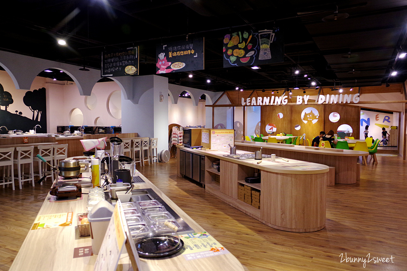 [台中。親子餐廳] 小食課 Little Diner 親子友善廚房～PIZZA、鬆餅、鮮果汁，自己的餐點自己做～注重食育、採用產銷履歷完整新鮮優質食材做美味料理的高質感親子餐廳 (玩劇島旁) @兔兒毛毛姊妹花