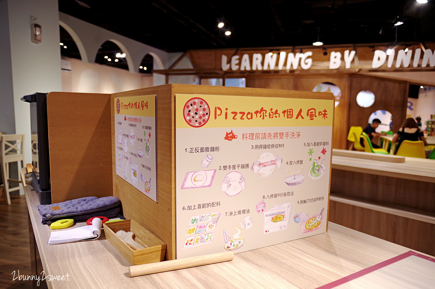 [台中。親子餐廳] 小食課 Little Diner 親子友善廚房～PIZZA、鬆餅、鮮果汁，自己的餐點自己做～注重食育、採用產銷履歷完整新鮮優質食材做美味料理的高質感親子餐廳 (玩劇島旁) @兔兒毛毛姊妹花