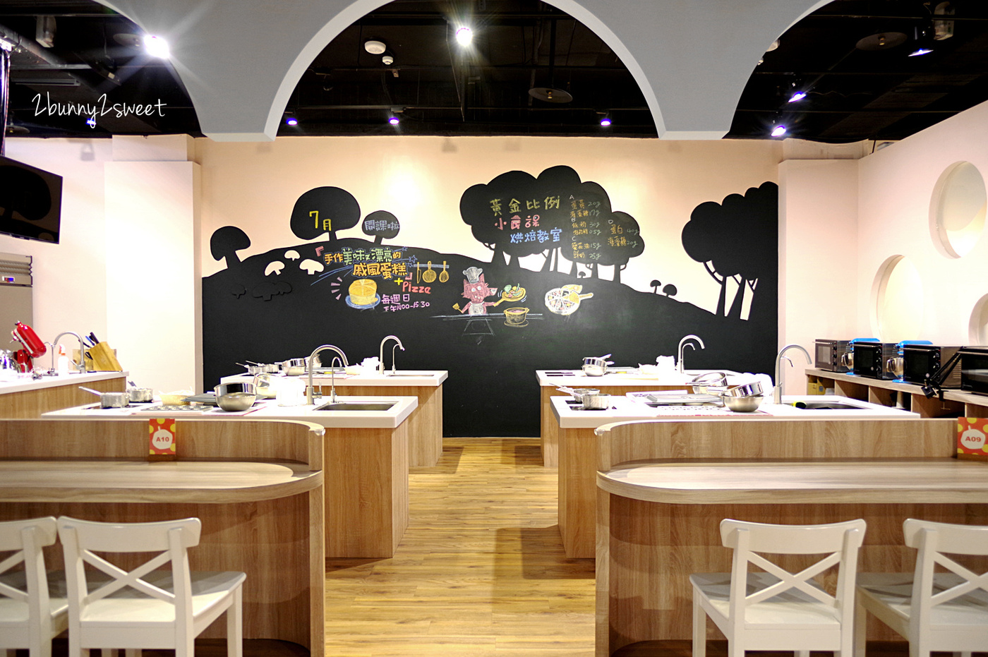 [台中。親子餐廳] 小食課 Little Diner 親子友善廚房～PIZZA、鬆餅、鮮果汁，自己的餐點自己做～注重食育、採用產銷履歷完整新鮮優質食材做美味料理的高質感親子餐廳 (玩劇島旁) @兔兒毛毛姊妹花
