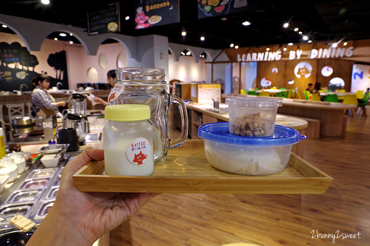 [台中。親子餐廳] 小食課 Little Diner 親子友善廚房～PIZZA、鬆餅、鮮果汁，自己的餐點自己做～注重食育、採用產銷履歷完整新鮮優質食材做美味料理的高質感親子餐廳 (玩劇島旁) @兔兒毛毛姊妹花