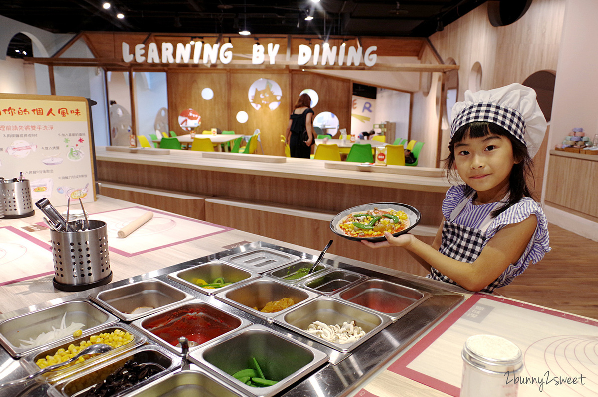[台中。親子餐廳] 小食課 Little Diner 親子友善廚房～PIZZA、鬆餅、鮮果汁，自己的餐點自己做～注重食育、採用產銷履歷完整新鮮優質食材做美味料理的高質感親子餐廳 (玩劇島旁) @兔兒毛毛姊妹花