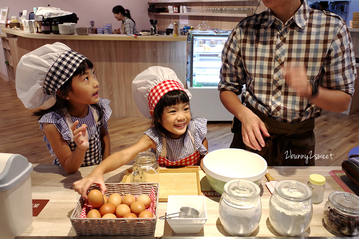 [台中。親子餐廳] 小食課 Little Diner 親子友善廚房～PIZZA、鬆餅、鮮果汁，自己的餐點自己做～注重食育、採用產銷履歷完整新鮮優質食材做美味料理的高質感親子餐廳 (玩劇島旁) @兔兒毛毛姊妹花