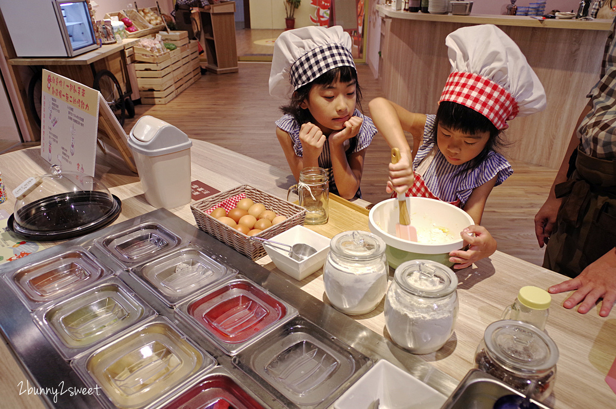 [台中。親子餐廳] 小食課 Little Diner 親子友善廚房～PIZZA、鬆餅、鮮果汁，自己的餐點自己做～注重食育、採用產銷履歷完整新鮮優質食材做美味料理的高質感親子餐廳 (玩劇島旁) @兔兒毛毛姊妹花